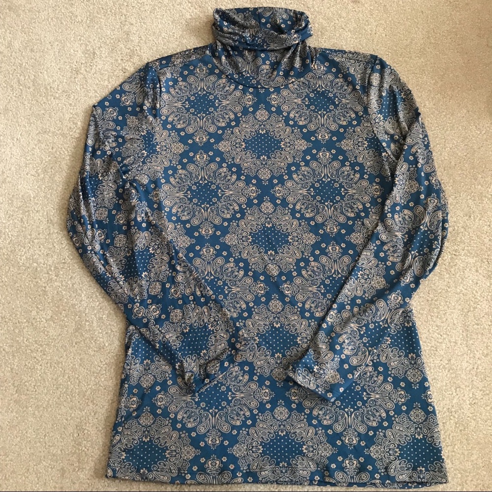 Women’s NWT soft turtleneck